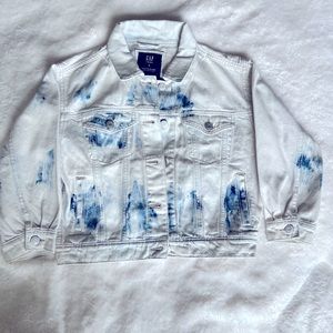Gap denim Jean jacket never worn NWOT. Medium size 8-10